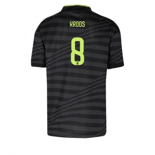 Real Madrid Toni Kroos #8 Tredjedrakt 2022-23 Kortermet Real Madrid Toni Kroos #8 Tredjedrakt 2022-23 Kortermet